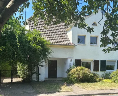 Charmante Doppelhaushälfte in begehrter Lage von Flehe