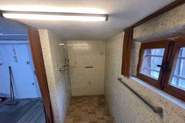 Dusche im Keller