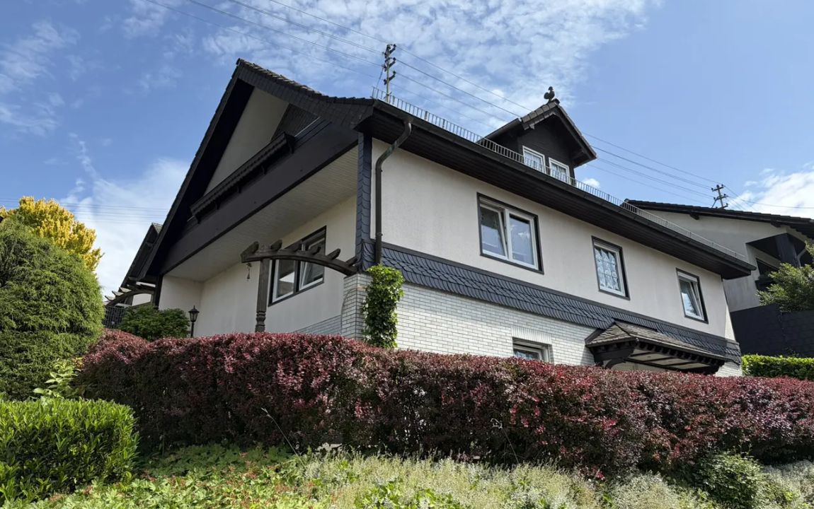 Gepflegtes Ein-/Zweifamilienhaus mit Garten in zentraler Lage von Wissen!