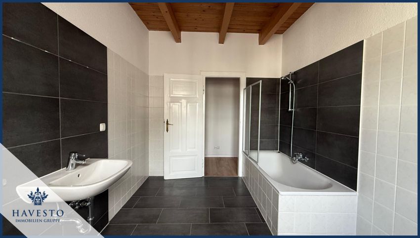 Charmante 3-Zimmer-Dachgeschosswohnung mit Balkon zum Innenhof – ca. 78,75 m² - Photo 1