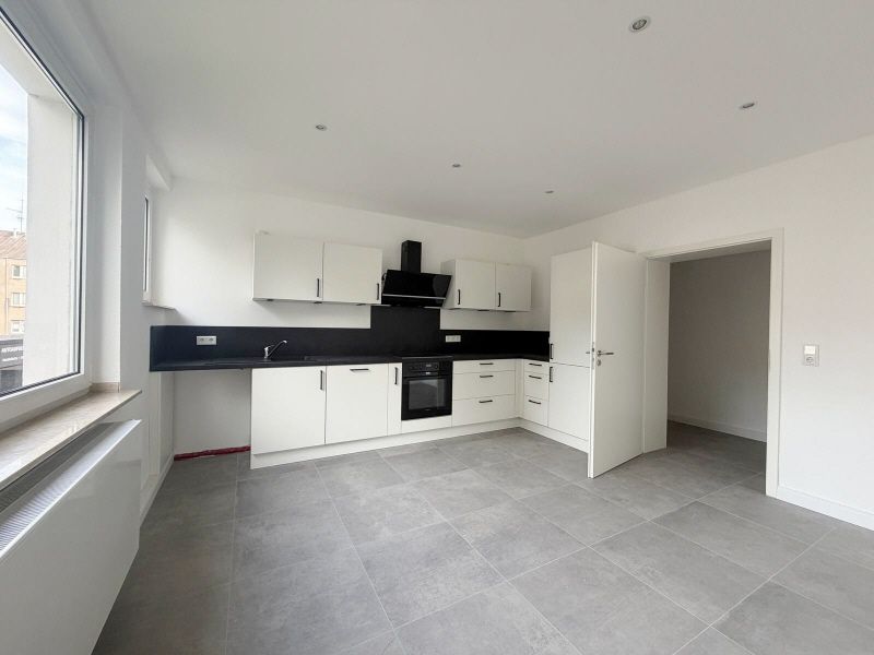 SCHÖNE 2-ZIMMER-WOHNUNG IN CITYNAHER LAGE !ERSTBEZUG NACH MODERNISIERUNG! - Photo 2