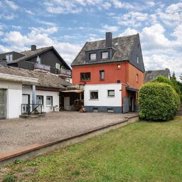 Großes Anwesen mit ca. 460 m² Wohn-/Nutzfläche und knapp 1.000 m² Grundstück