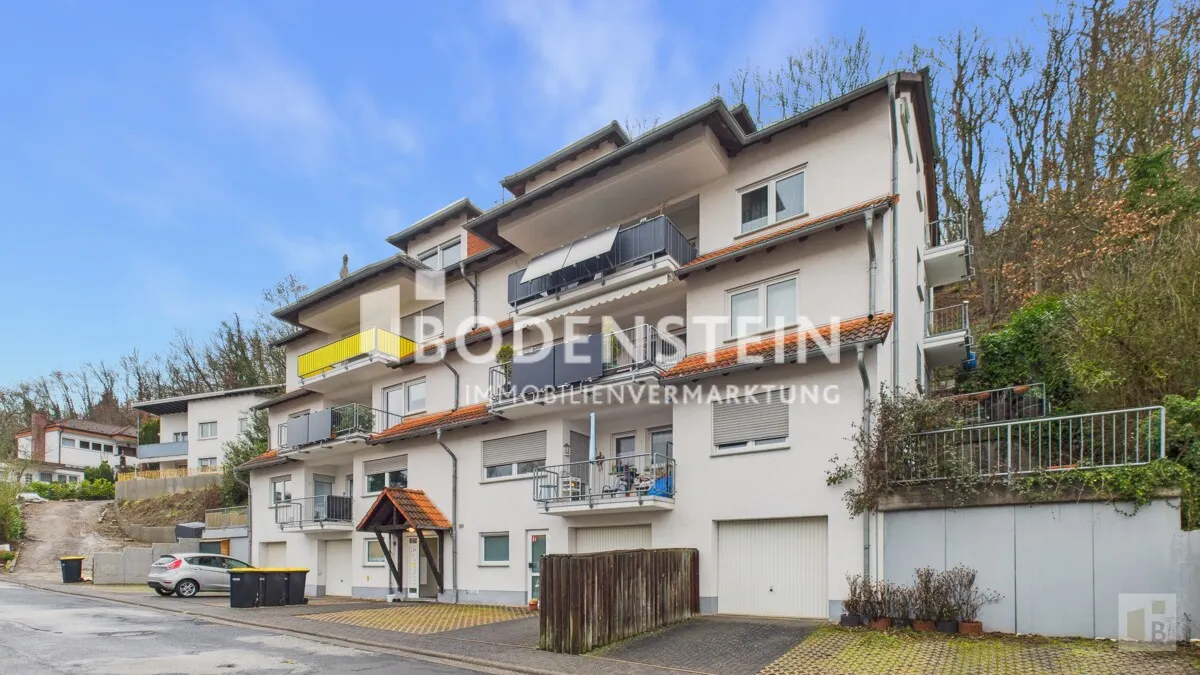 Außenansicht mit Blick auf dem Stellplatz