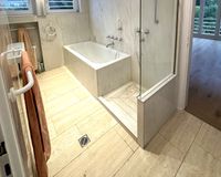 Bad mit Wanne + Dusche