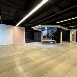 FUSSGÄNGERZONE KREFELDS: 171 M² GESCHÄFTSFLÄCHE ZU MIETEN