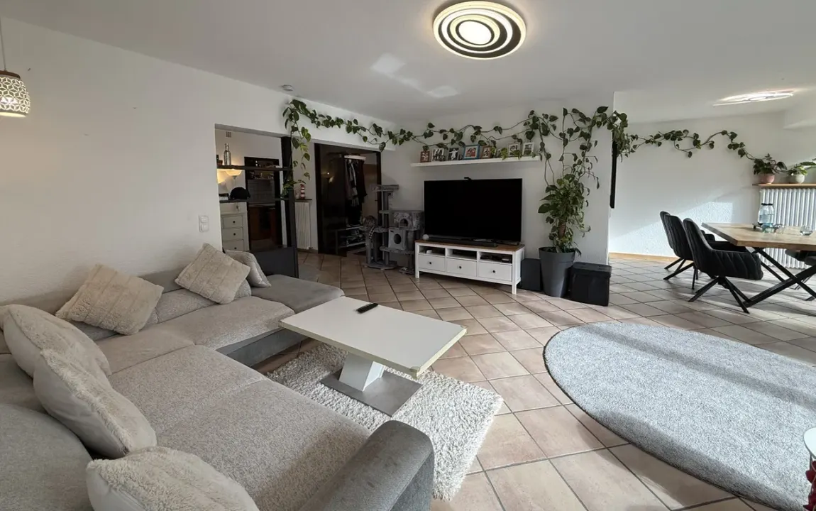 Geräumige 5 ZKB -Wohnung mit Terrasse und Garage in ruhiger Lage v. Lahnstein!
sofort bezugsfrei!