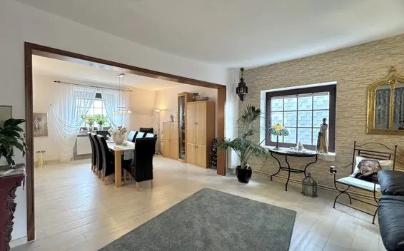 Modernisierte Dachgeschosswohnung inkl. angeschlossenem Dachboden und Terrasse zentral in Schönebeck