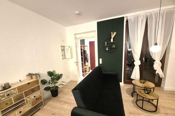 26710 HomeCompany Dresden Möbliert/Furnished 2-Zimmer Apartment / Terrassenwohnung in Dresden-Neustadt max. 2 Personen