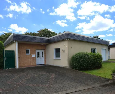 Freistehender Bungalow, ca. 123 m² Wohnfläche, 850 m² Grundstück, Garage, Sackgasse uvm.