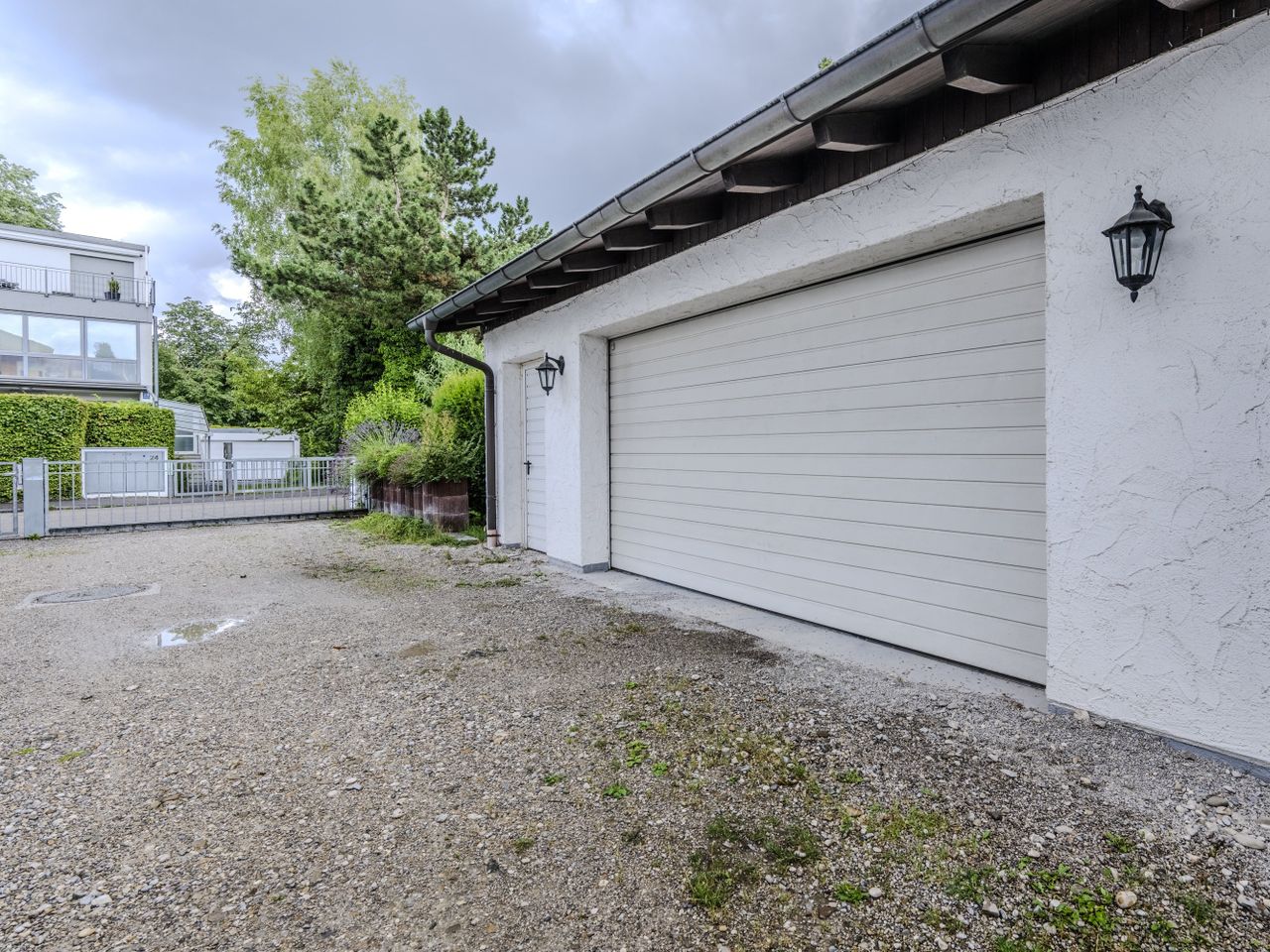 Doppelgarage mit Abstellräumen