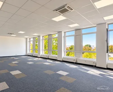 LICHTDURCHFLUTETE BÜROFLÄCHE MIT FLEXIBLER RAUMSTRUKTUR ZU MIETEN!