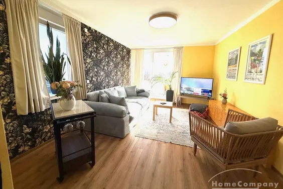 27806 HomeCompany Dresden Möbliert/Furnished 2,5-Zimmer-Wohnung mit Balkon und Terrasse in Dresden-Wachwitz – max. 2 Personen!