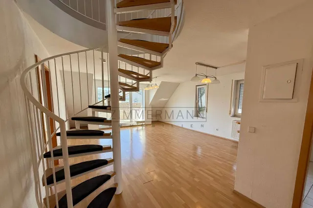 Wohnbereich mit Wendeltreppe