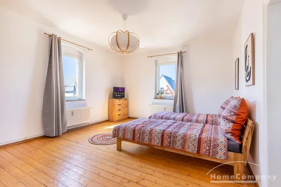 19635 HomeCompany Möbliert/Furnished Hübsche große Altbauwohnung mit Holzfußboden in Meißen Mansardgeschoß! max. 4 Personen