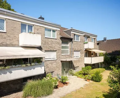 Gut geschnittene 4-Zimmer-Wohnung mit zwei Balkonen und einer Garage in Ratingen-Mitte