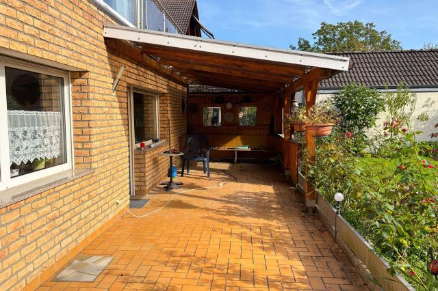 Eingang und Terrasse UG