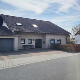 Freistehendes Einfamilienhaus mit barrierefreiem Erdgeschoss, Doppelgarage und großem Garten!