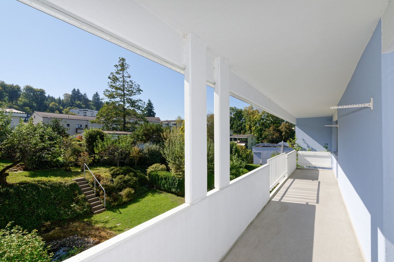 Balkon mit Blick auf den Garten
