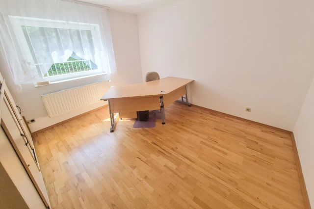 Zimmer (EG)