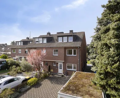 Sofort bezugsbereit  modernes Einfamilienhaus mit drei Garagen in Ratingen-Lintorf