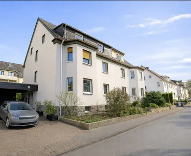 Helle ca. 100 m² große 3-Zimmer-Maisonettewohnung mit Einbauküche und Tageslichtbad