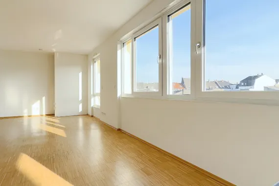 HOCHWERTIGE 4-ZIMMERWOHNUNG MIT BALKON ZU MIETEN!