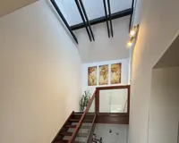 Holztreppe zum Dachgeschoss