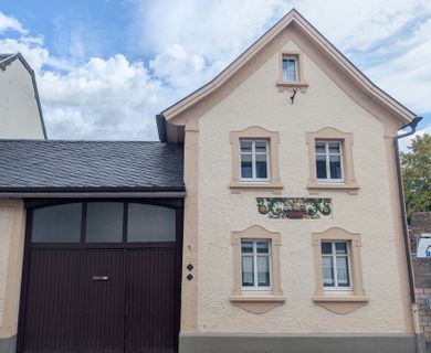 Denkmalgeschütztes Haus mit vier vermieteten Apartments und schönem Innenhof in Bonn-Graurheindorf
