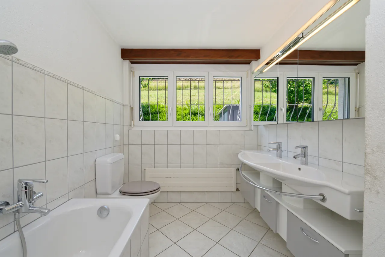 Badezimmer im Erdgeschoss