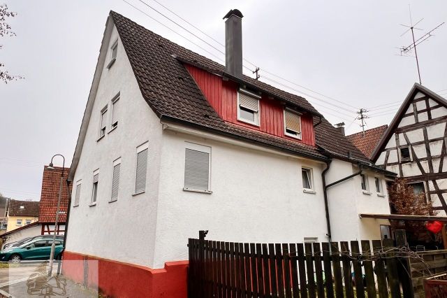 Hausansicht + Garten