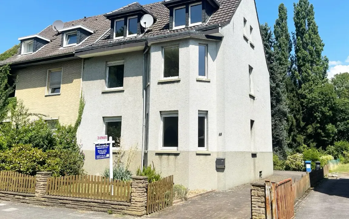 Einfamilienhaus mit ca. 161 m² Wfl., 7 Zimmern und großem Garten in Toplage