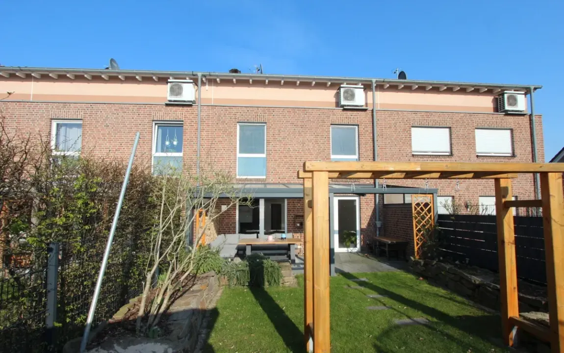 Nettetal-Lobberich: Reihenmittelhaus mit ca. 165 m² Wohnfläche auf 264 m² Grundstück