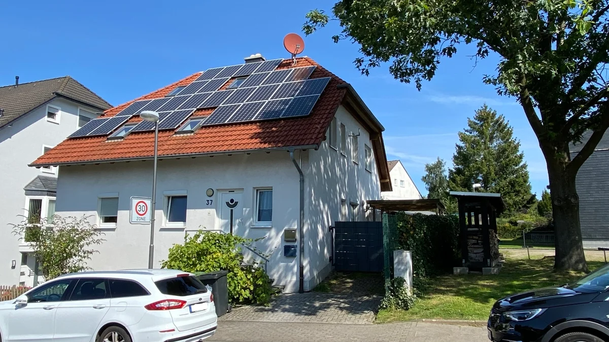 Hübsche und helle Dachgeschosswohnung im Dreifamilienhaus