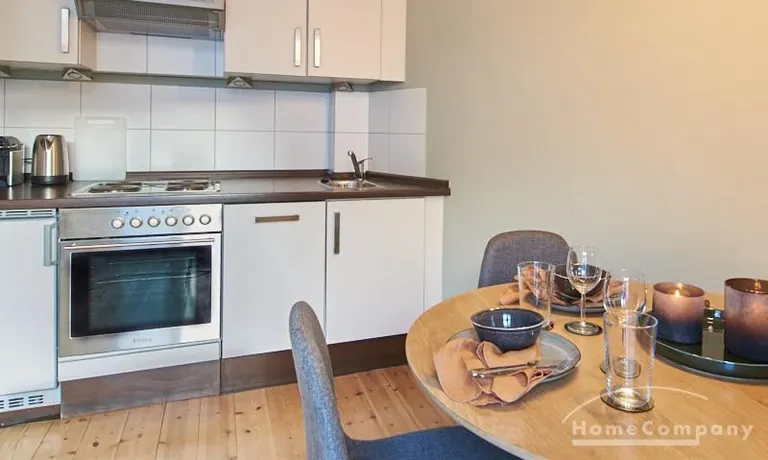 offene K&uuml;che mit Essbereich