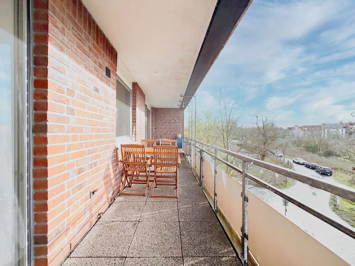 Der von beiden Wohnräumen aus zugängliche Balkon