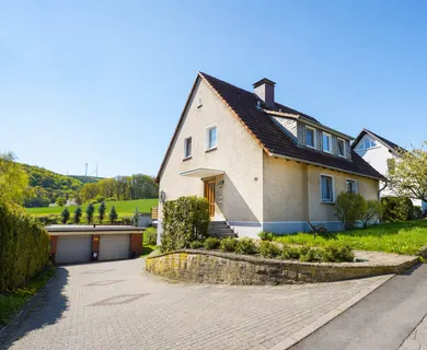 Hagen-Holthausen, Zweifamilienhaus in ruhiger, unverbaubarer Lage. Doppelgarage!