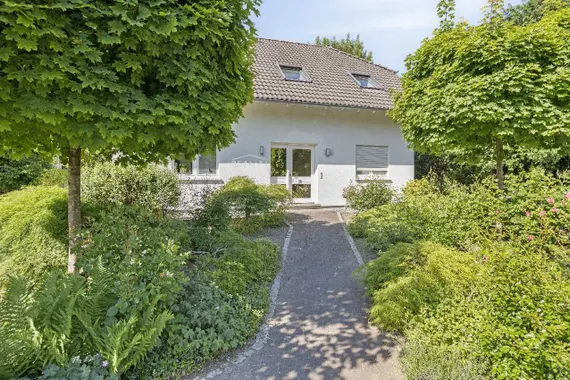 Bezugsfreies 1-2 Familienhaus auf riesigem Traumgrundstück in Ratingen