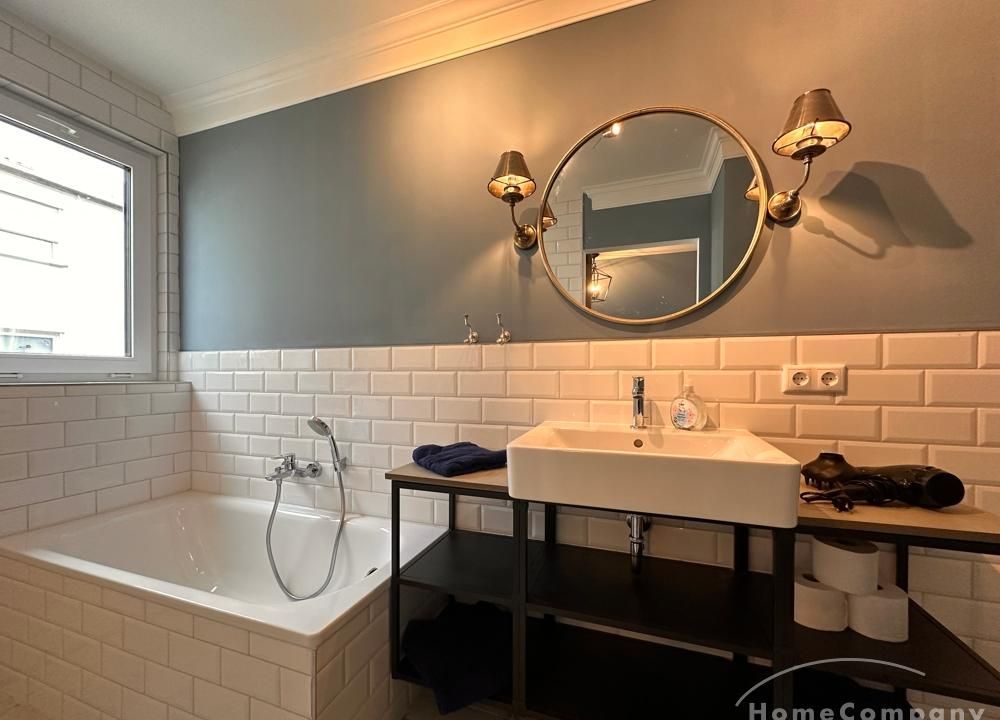 Badezimmer mit Fenster