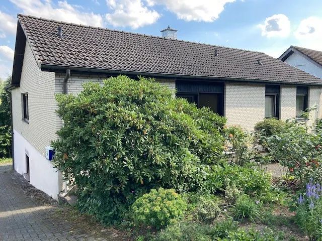 Winkelbungalow mit Einliegerwohnung (teilvermietet)