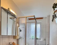Altbau - Bad OG links