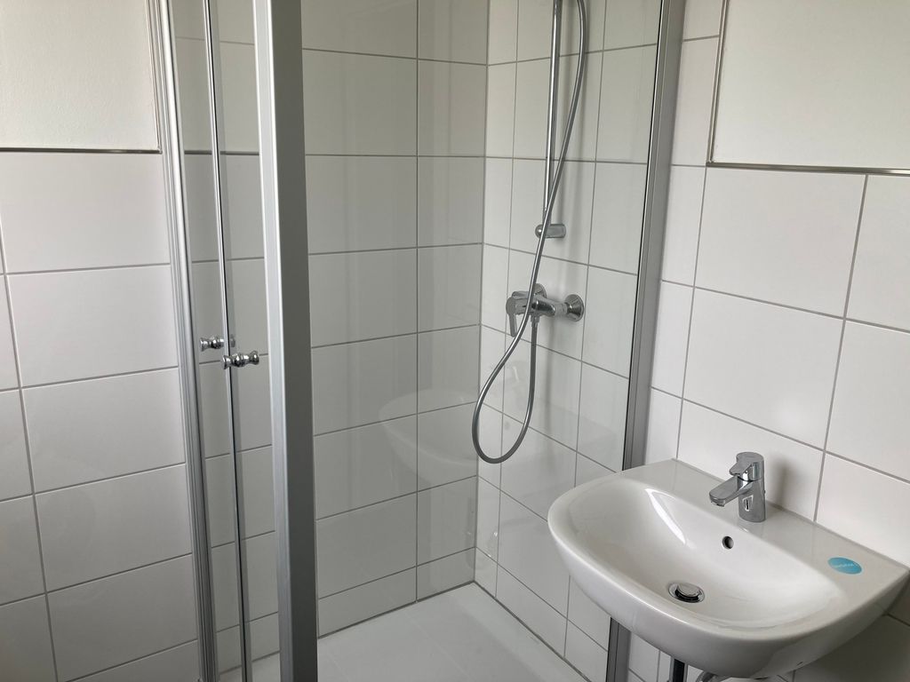 Frisch sanierte 4 Zimmerwohnung mit Balkon, Einbauküche und Keller - Photo 3