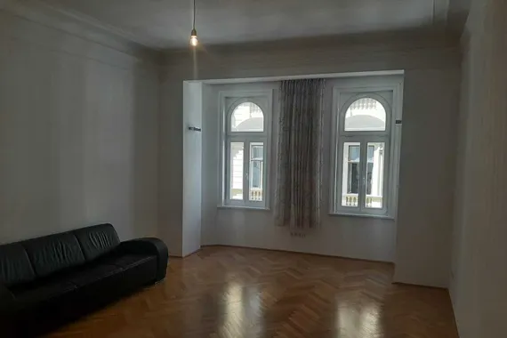 MARIAHILFERSTRASSE-NÄHE/ U-BAHN! Topsanierte 92 m2 Stilaltbaumiete, 3 getrennte Zimmer, Einbauküche, Gesamtmiete 1.990,--