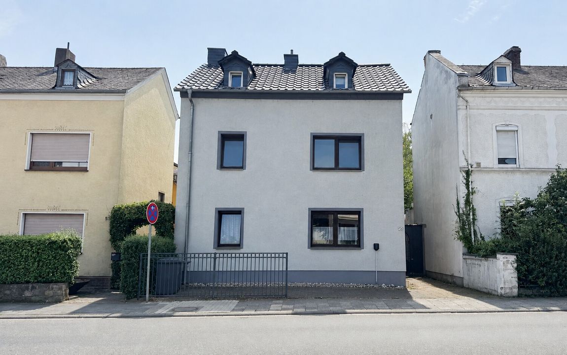 Solides Zweifamilienhaus mit Garten in zentraler Lage bei Limburg!