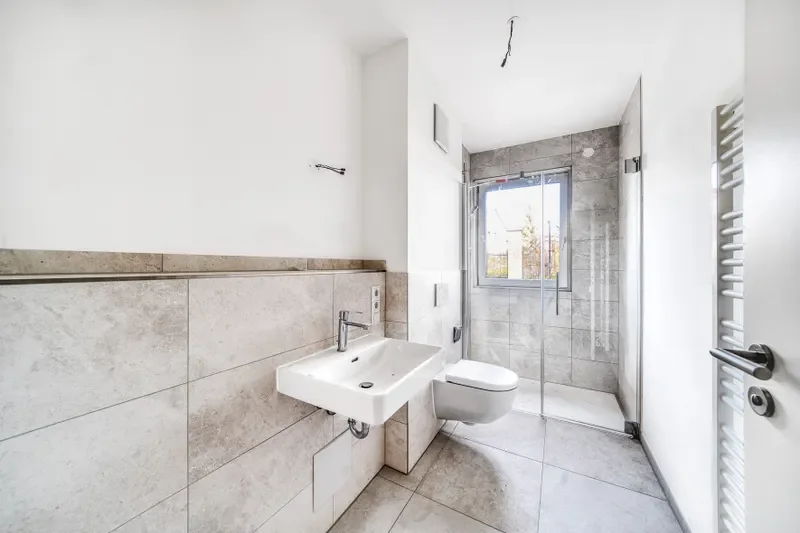 Badezimmer mit Dusche