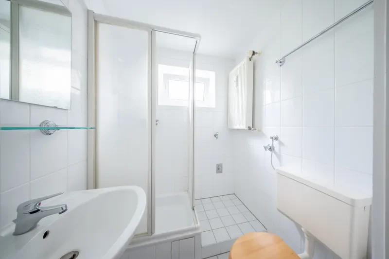 WC mit Dusche und WM-Anschluss