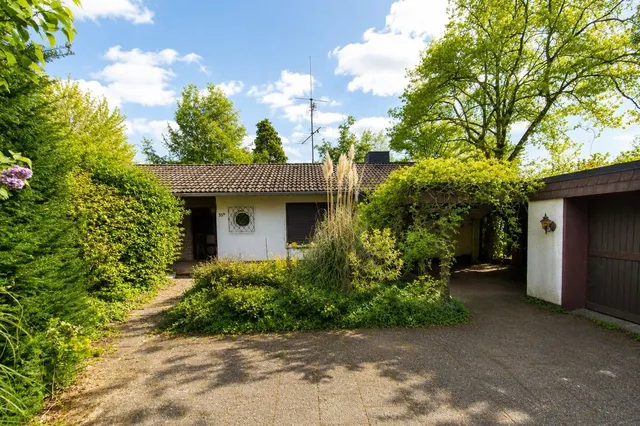 Bungalow und Garagen