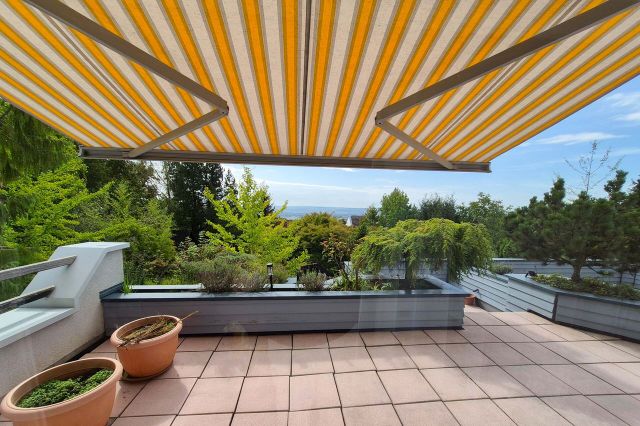 große überdachte Terrasse