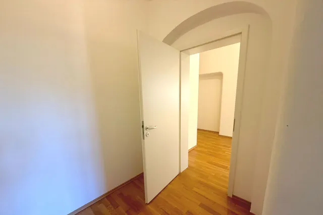 sep. Ankleidebereich vor dem Schlafraum 