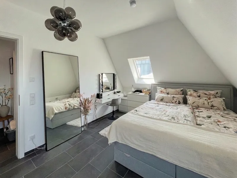 Moderne & ansprechende Dachgeschosswohnung zur Miete in Ibbenbüren! - Photo 1