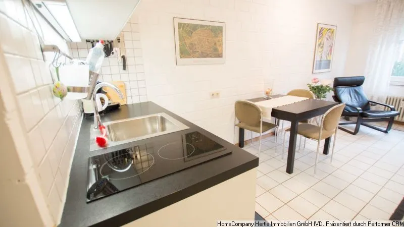 K&uuml;chenzeile mit Essbereich